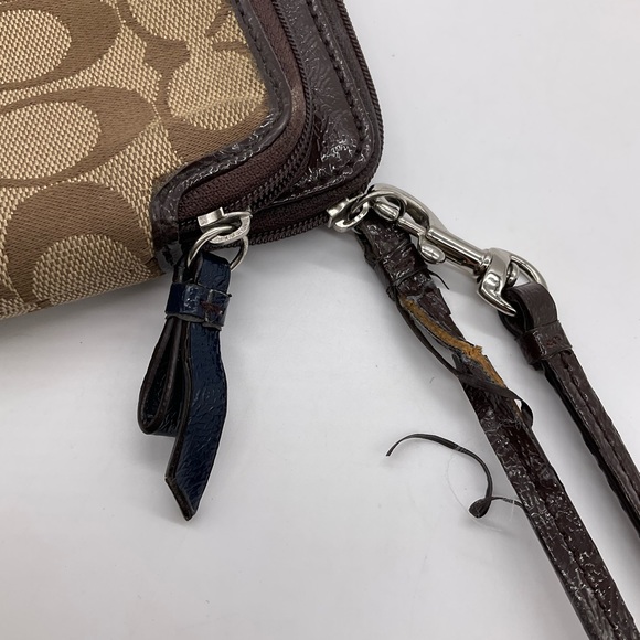 COACH WRISTLET WALLET - Picture 8 of 12